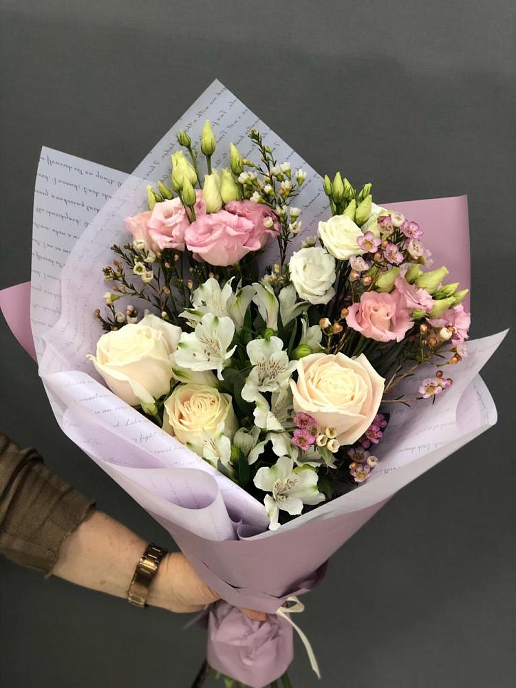 Букет цветов из: Альстромерии, Розы и Лизиантусы в Комсомольский Республики Дагестан