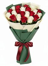 Букет Микс из красных и белых роз в Комсомольский Республики Дагестан