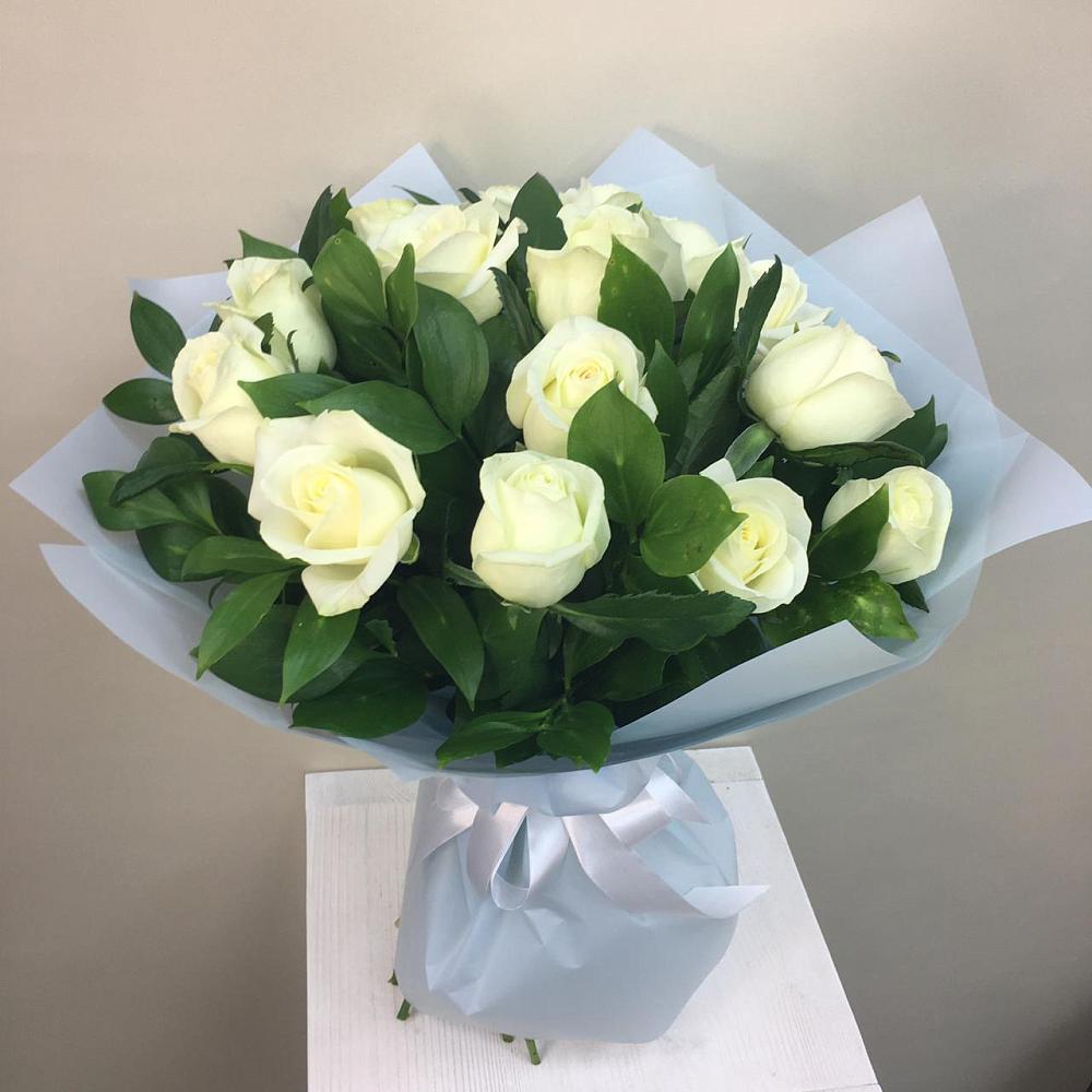 Букет 15 Белых роз Проуд в Комсомольский Республики Дагестан