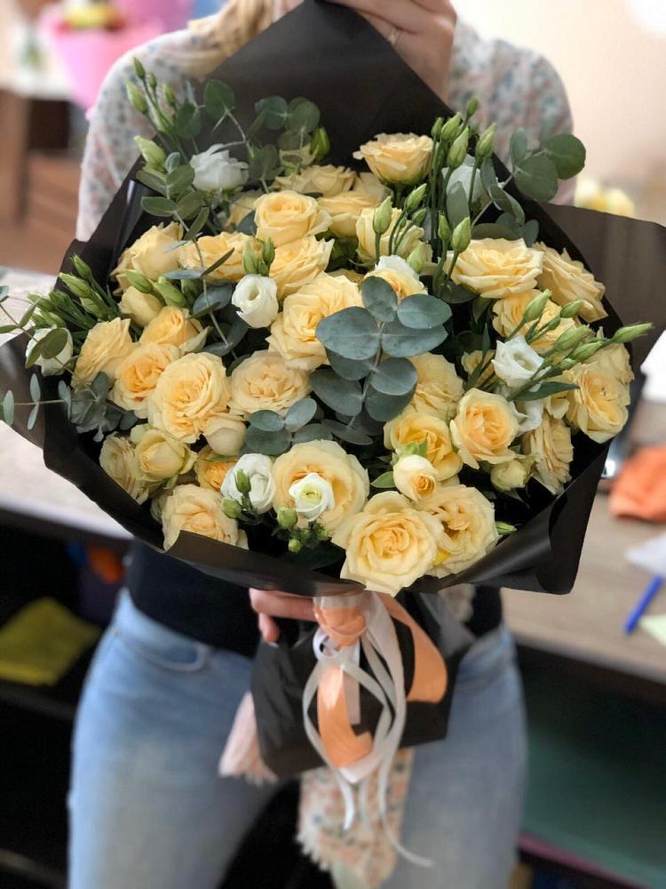 Букет цветов из: Розы и Лизиантусы в Комсомольский Республики Дагестан