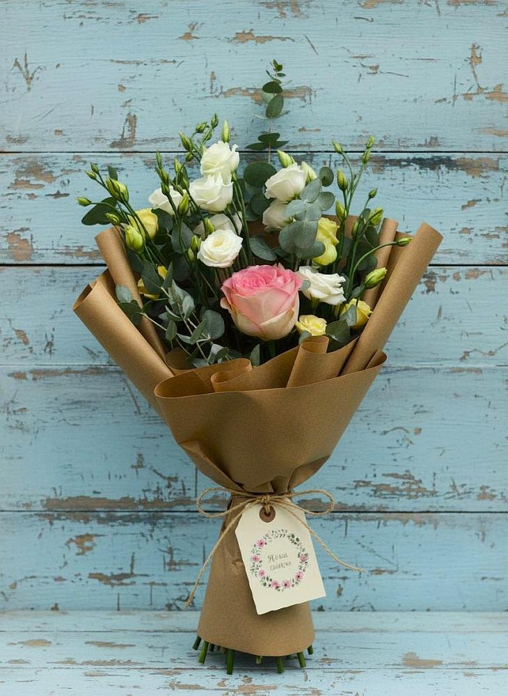 Букет цветов из: Розы и Лизиантусы в Комсомольский Республики Дагестан