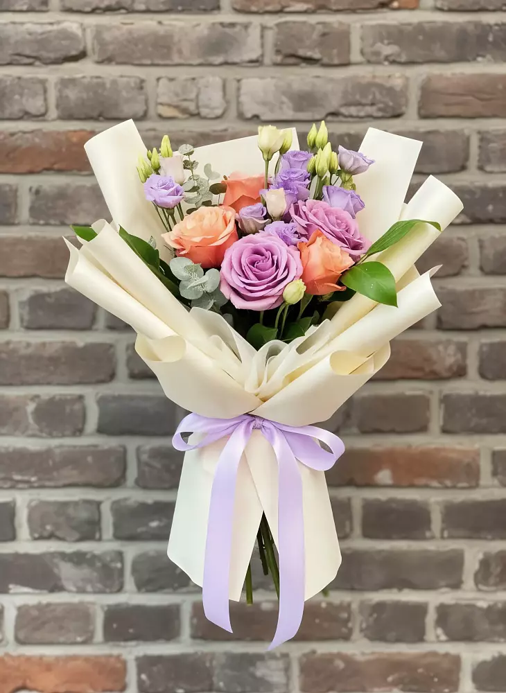 Букет цветов из: Лизиантусы и Розы в Комсомольский Республики Дагестан