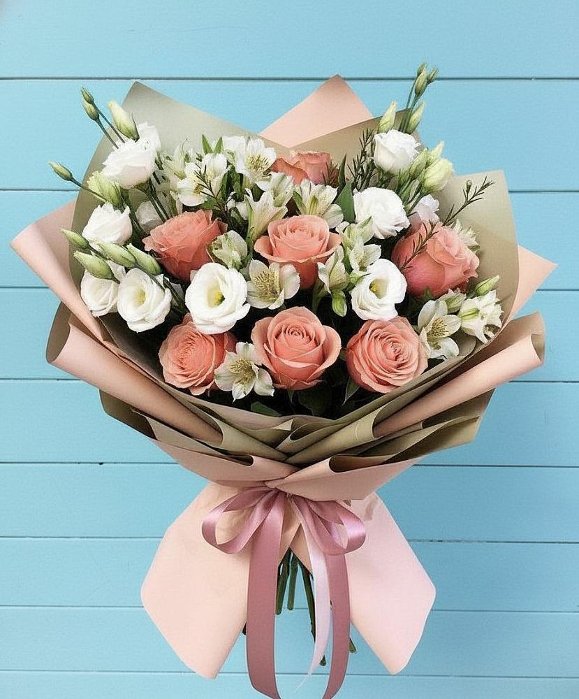 Букет цветов из: Розы, Альстромерии и Лизиантусы в Комсомольский Республики Дагестан