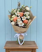 Букет цветов из:  Альстромерии, Лизиантусы, Розы и Хризантемы в Комсомольский Республики Дагестан