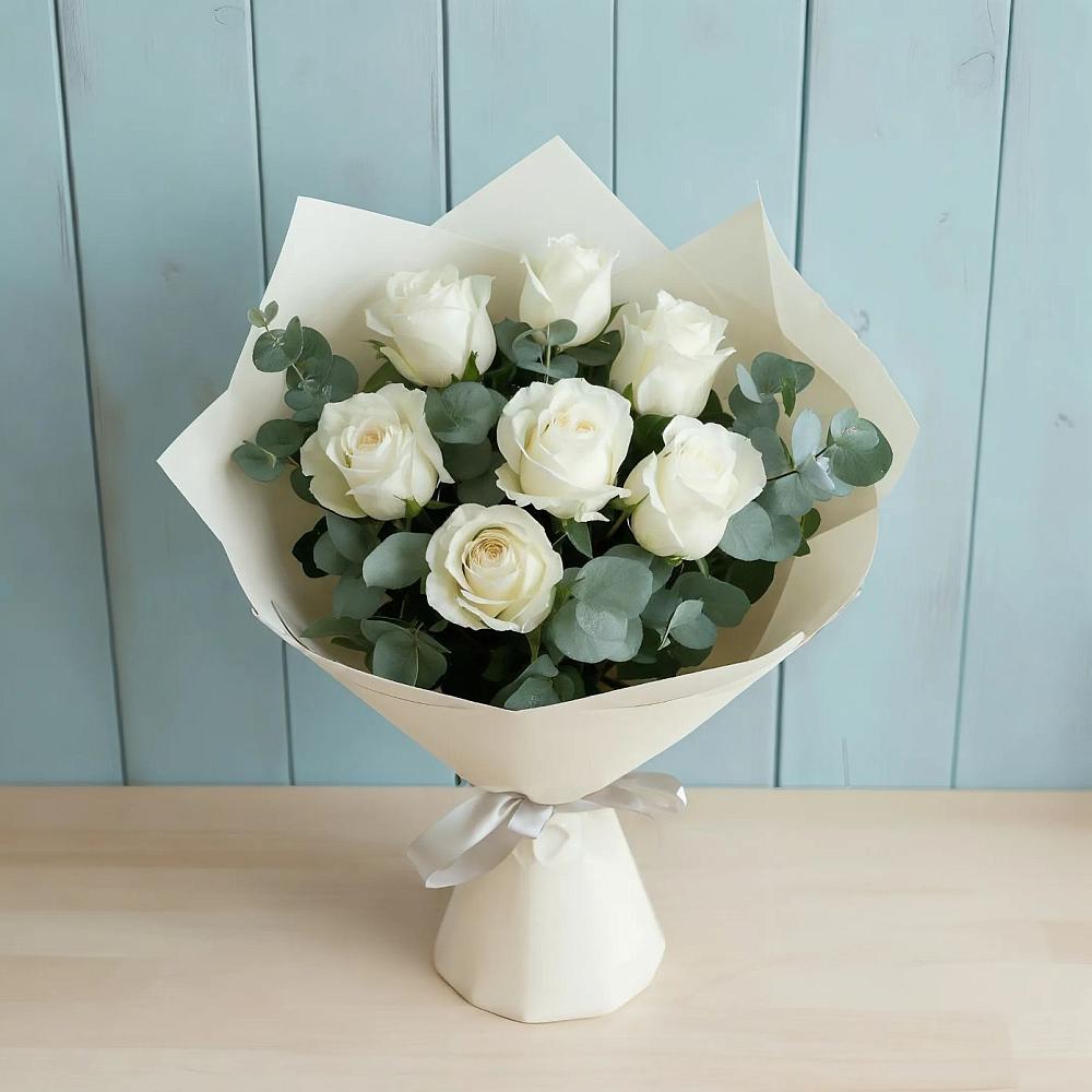Букет Белые розы в Эвкалипте в Комсомольский Республики Дагестан