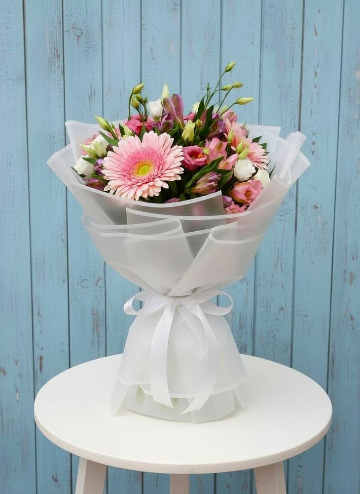 Букет цветов из: Герберы, Альстромерии и Лизиантусы в Комсомольский Республики Дагестан