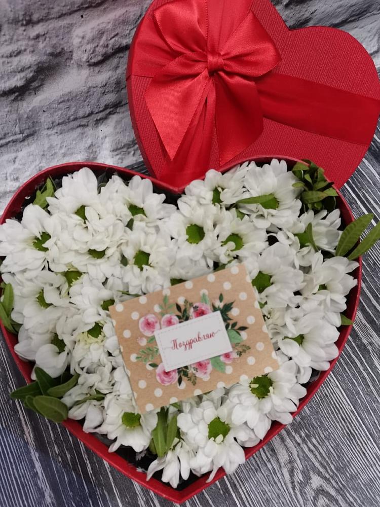 Цветочная композиция из Хризантемы в виде сердца в Комсомольский Республики Дагестан