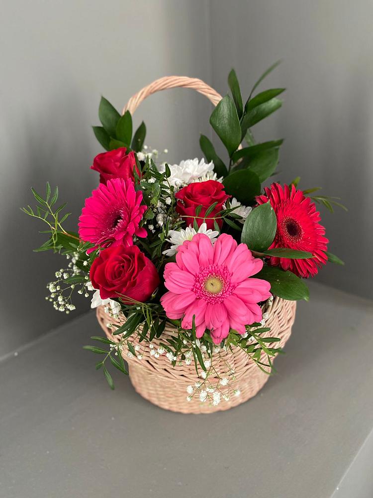 Цветочная композиция из Розы, Хризантемы и Герберы в корзине в Комсомольский Республики Дагестан
