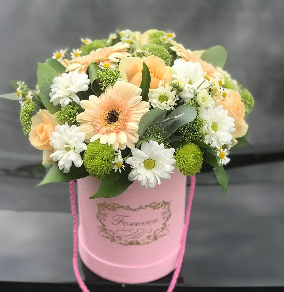 Цветочная композиция из Розы, Герберы и Хризантемы в шляпной коробке в Комсомольский Республики Дагестан