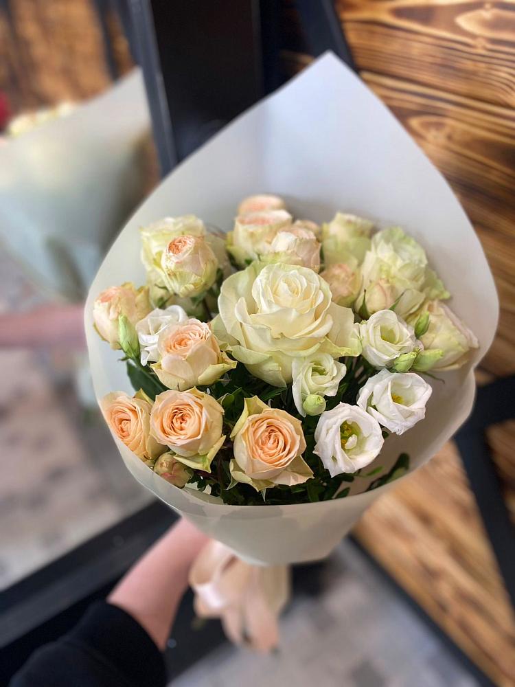 Букет цветов из: Розы и Лизиантусы в Комсомольский Республики Дагестан