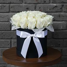 Цветочная композиция из Розы в шляпной коробке в Комсомольский Республики Дагестан